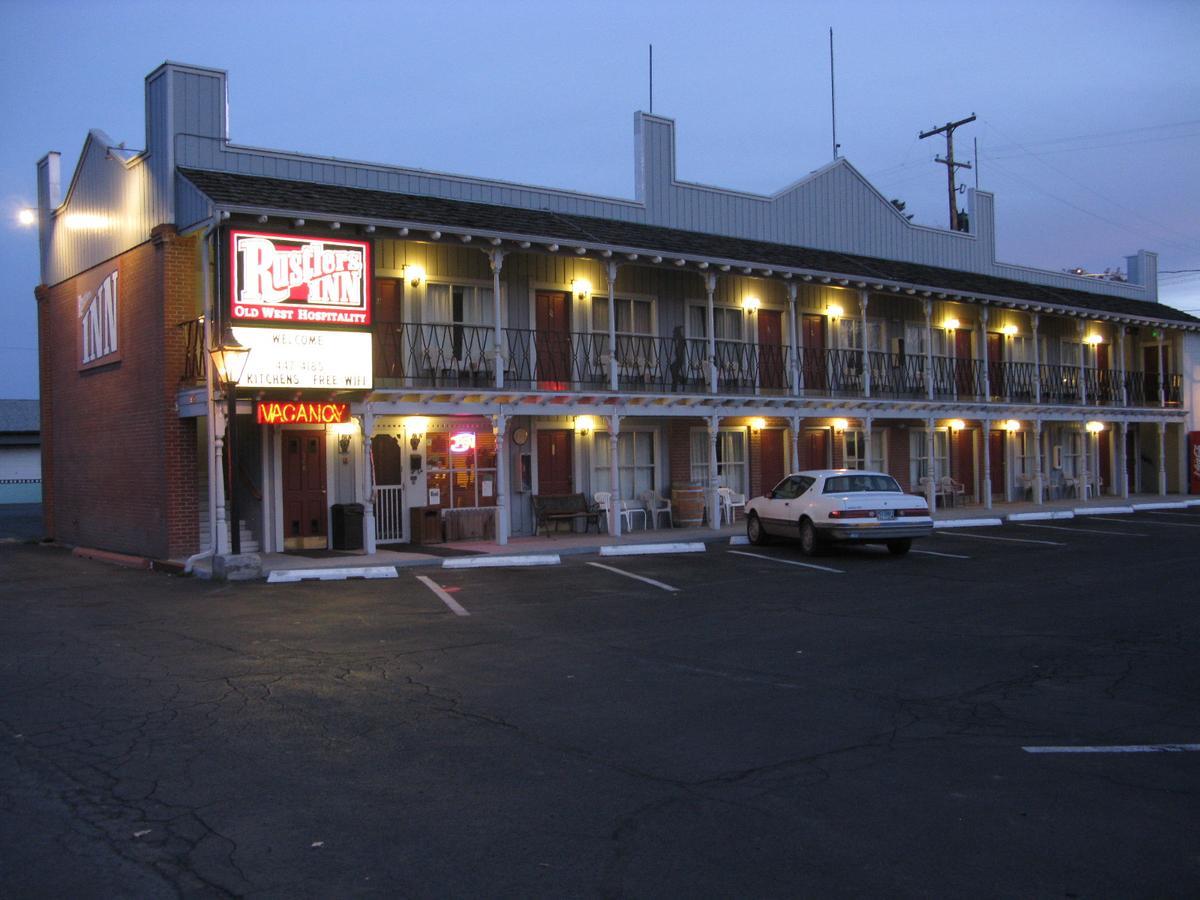 Rustlers Inn Prineville Exterior photo